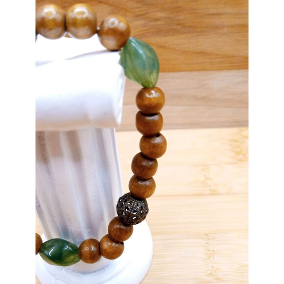 Moss Green Glass Beads, Metal Filigree Globes and Wooden Beads Vintage Bracelet - Picture 4 of 4